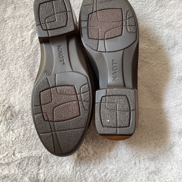 NWOT 2 pairs of Naot lace up leather shoes size 36 burgundy and grey - Picture 4 of 8